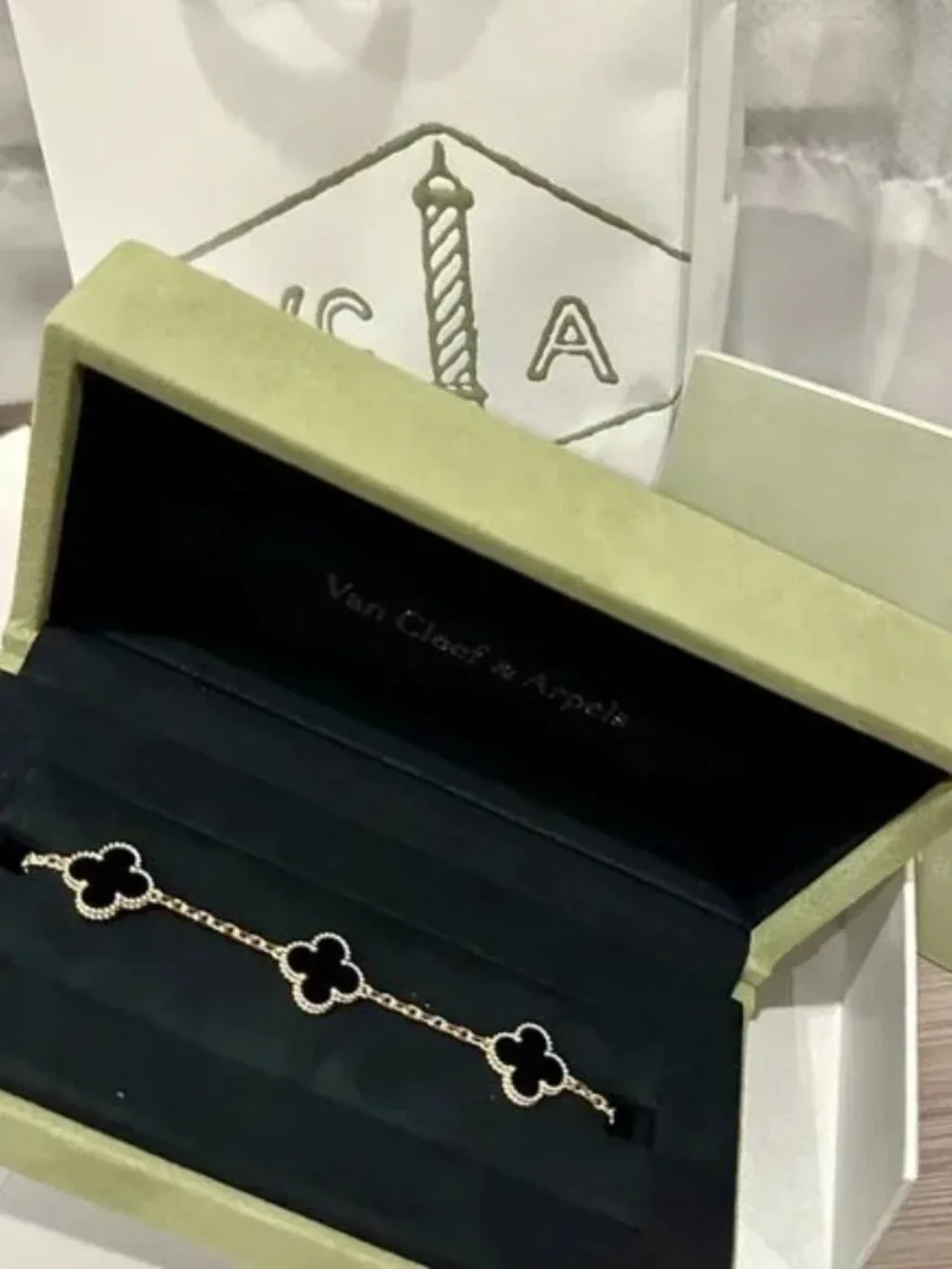 Van Cleef & Arpels. chic finely